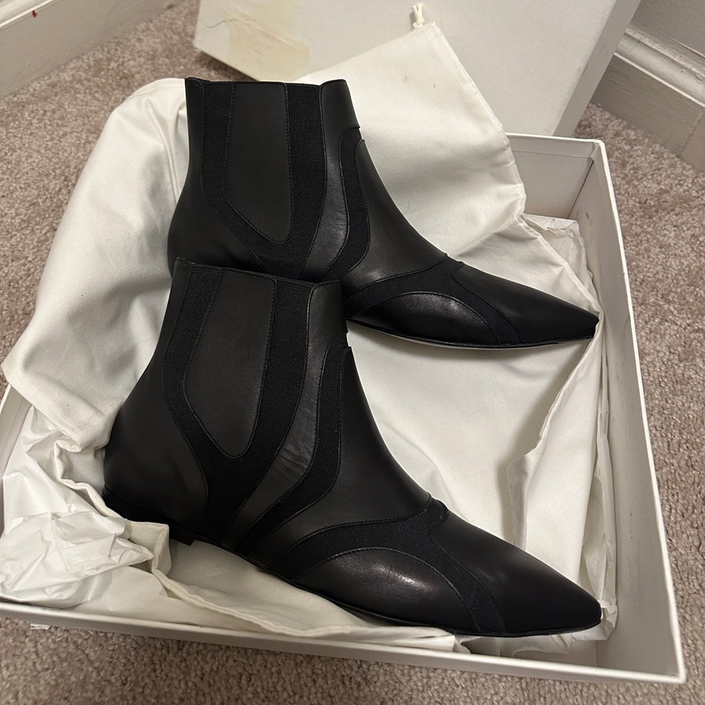 (NEW)Balenciaga Women's Sleek Black Ankle Booties boots 36